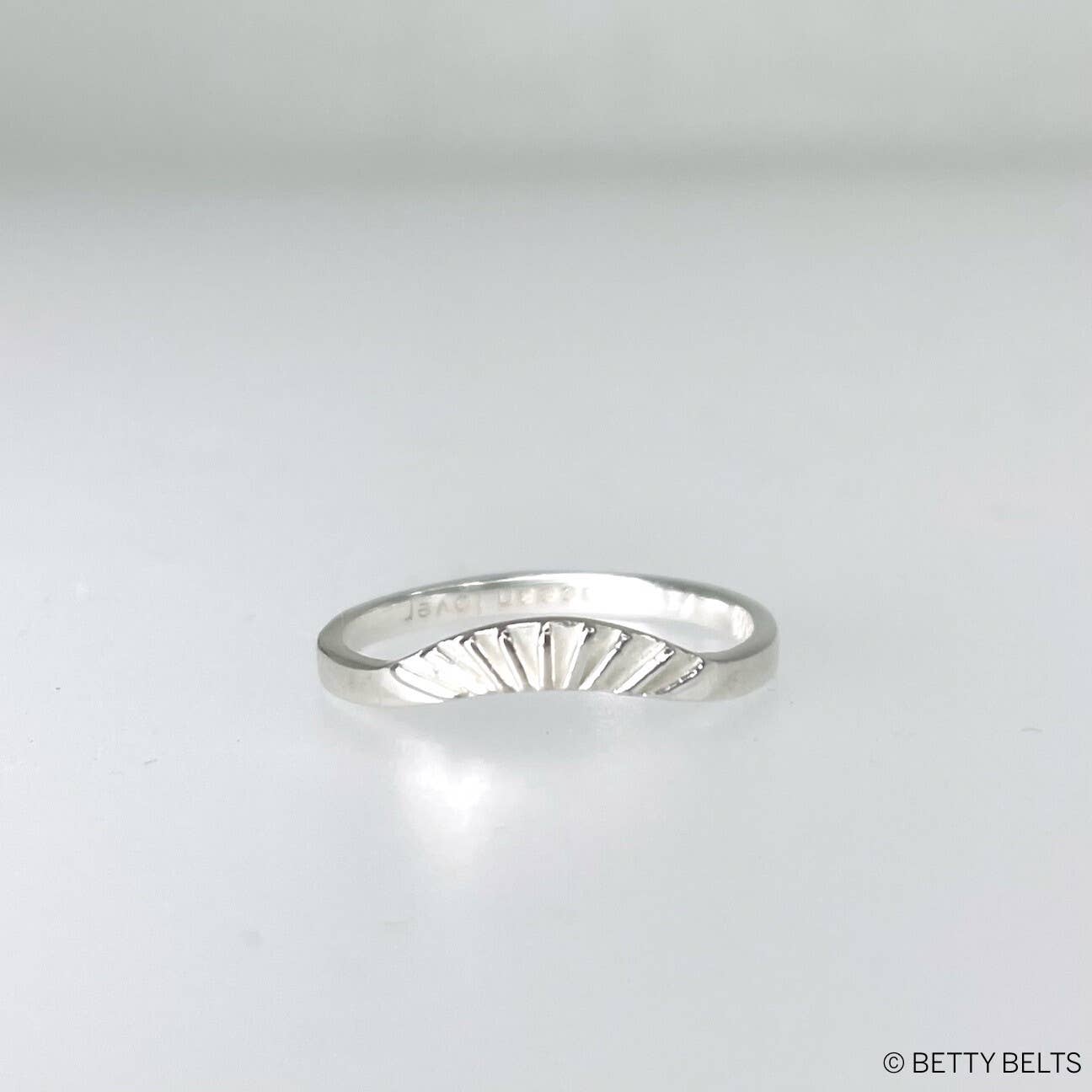 Sunbeams Swell Ring