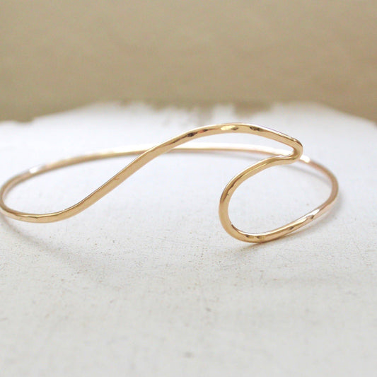 Wave Bangle in Gold